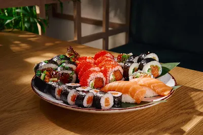 MOON LOONG Aesthetic Sushi Bar